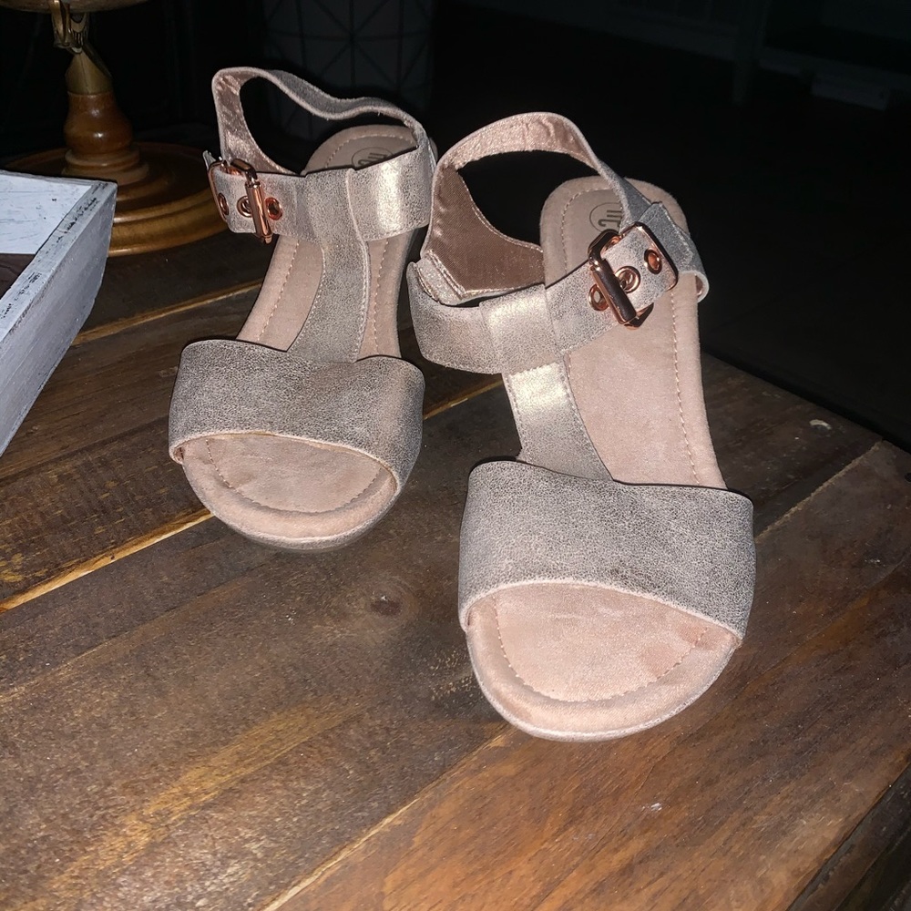 Sandals - Picture 2 of 6